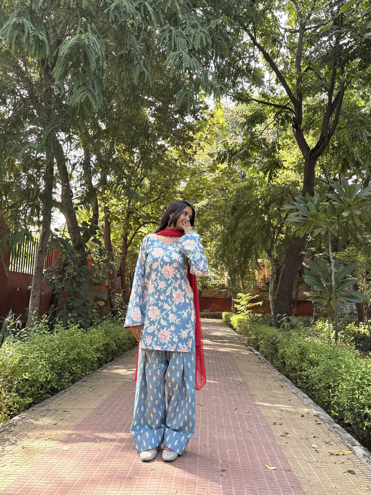 Rang-e-Saheli blue floral co-ord back view