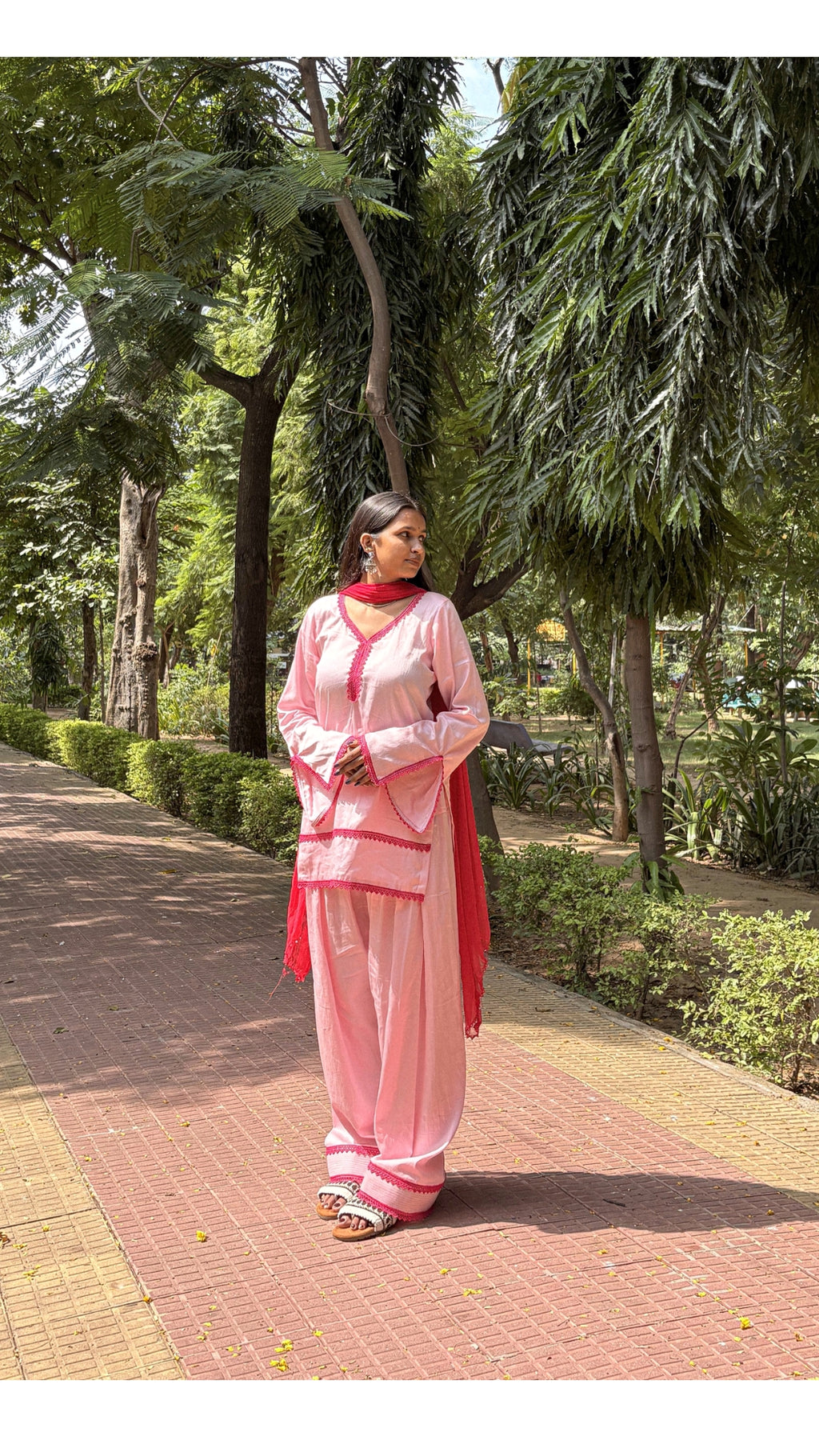 Gulabi Noor